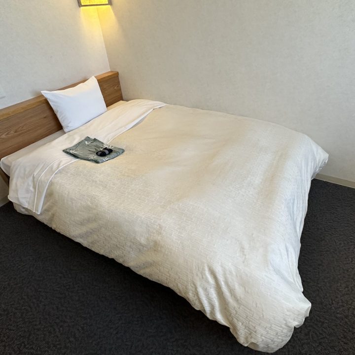 シングル　セミダブルベッド